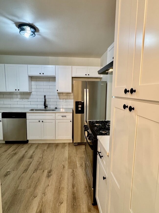 Building Photo - 508 Landers Dr SW