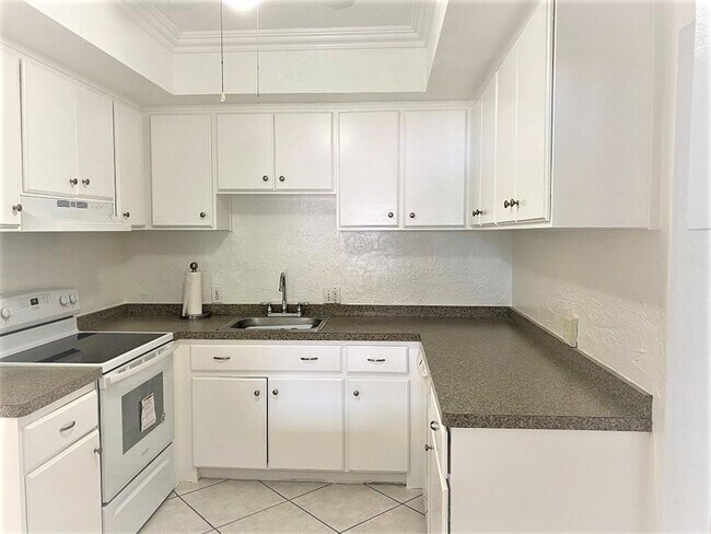 Building Photo - 2500 Coral Springs Dr