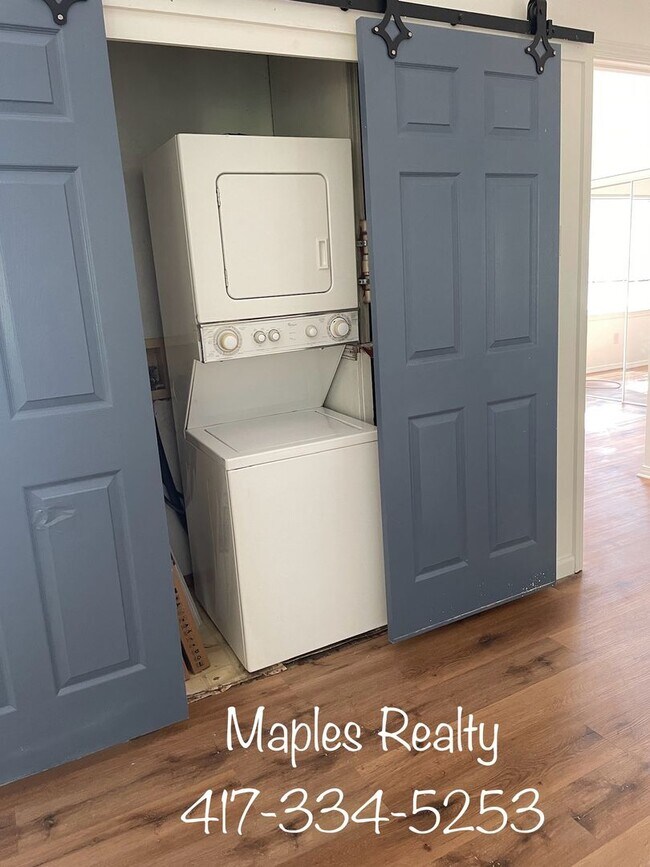 Building Photo - 2 bedroom, 1 bathroom apartment in Kirbyville, MO