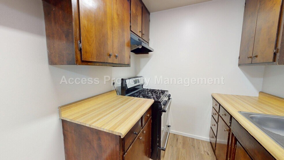 Building Photo - 709 2nd St