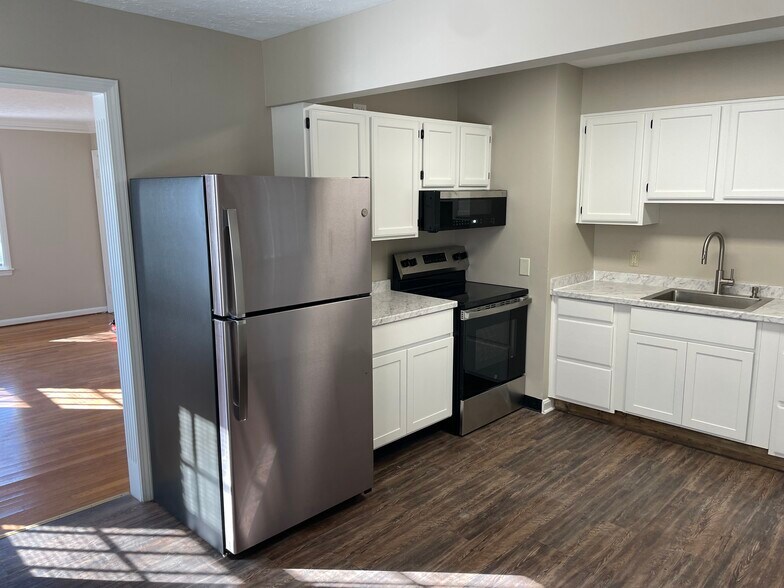 Building Photo - 2913 Abigail Dr