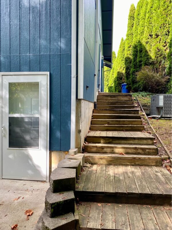 Building Photo - 1320 NW Maple Ln