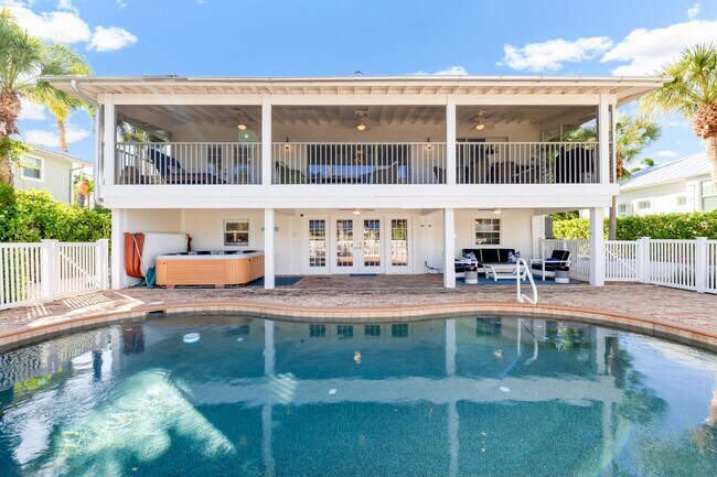 Building Photo - 161 1st St E