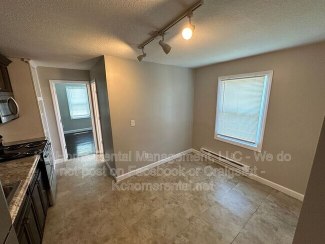 Building Photo - 901 N 16 St