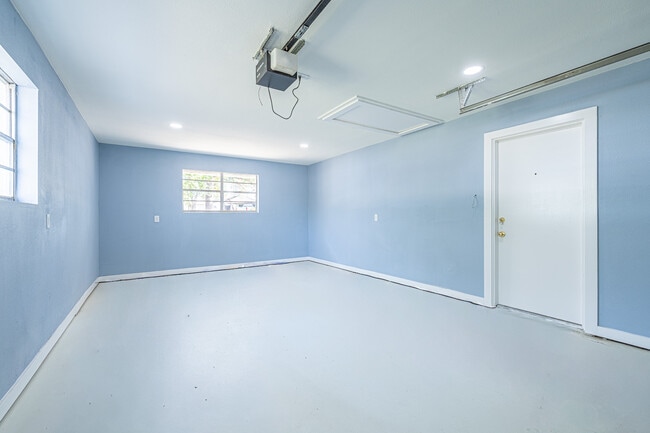 Building Photo - 707 Norwood Ln