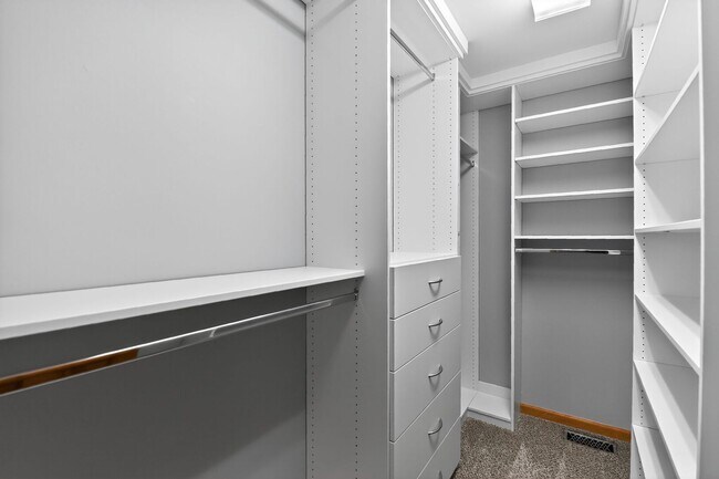 Building Photo - 1163 Shoreline Dr