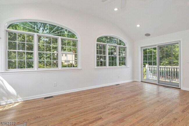 Building Photo - 27 Glenbrook Rd