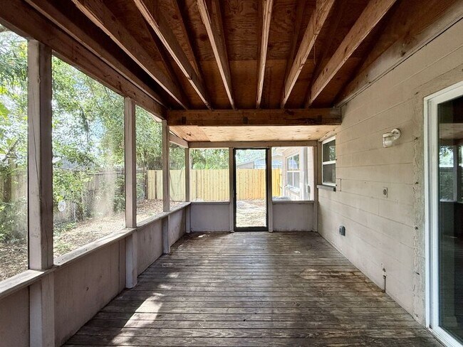 Building Photo - 15657 Waverly St