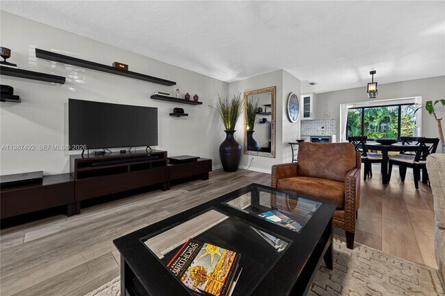 Building Photo - 371 SE 3rd St