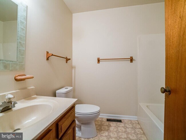 Building Photo - 26185 Independence Rd