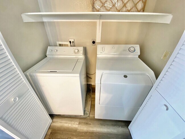 Building Photo - STUNNING 2 BEDROOM, 2 BATH CONDO LOCATED I...