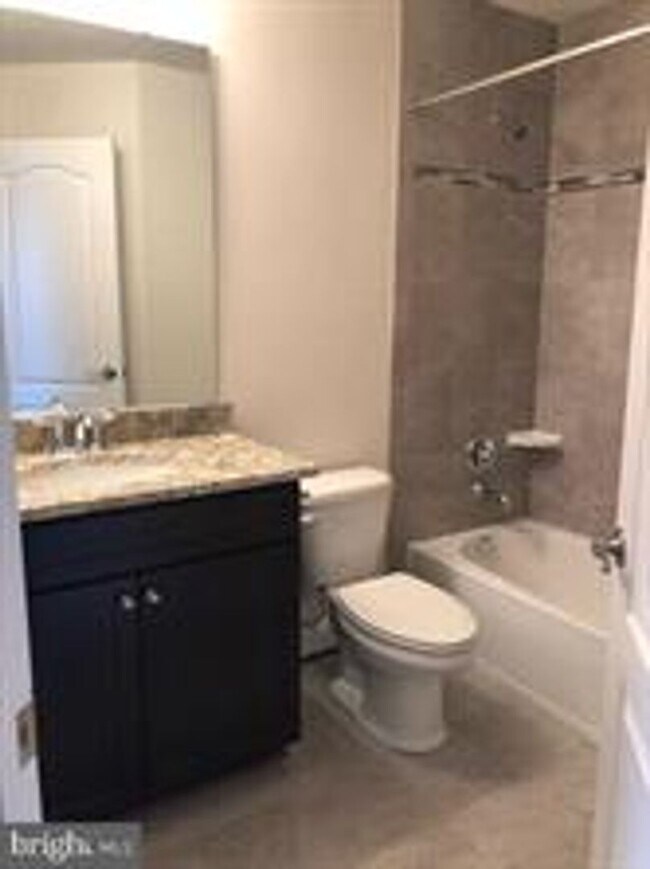 Building Photo - Beautiful, spacious colonial available for rent July 31st!