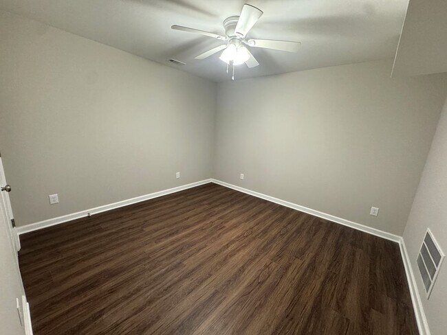 Building Photo - 620 Pinecrest Dr
