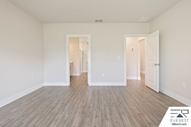 Building Photo - 59 Breeze Hill Ln