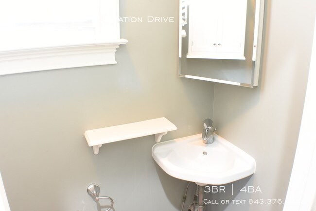 Building Photo - 1000 Chelsea Plantation Drive