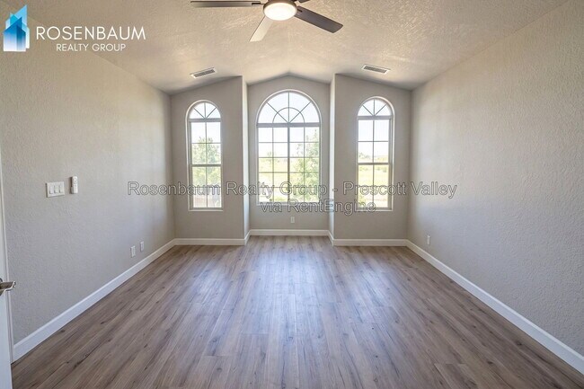 Building Photo - 8983 E Volcano Dr
