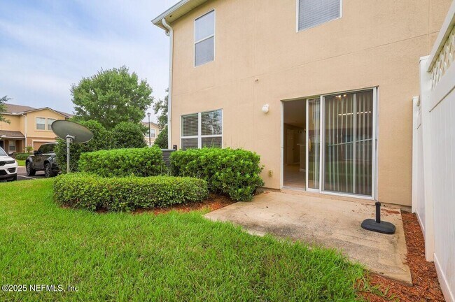 Building Photo - 1500 Calming Water Dr