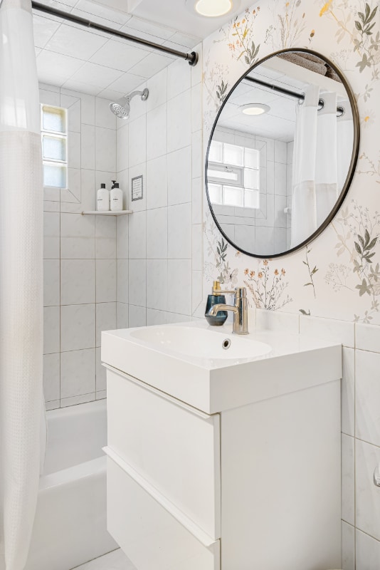 Building Photo - 2425 Cavell Ave S