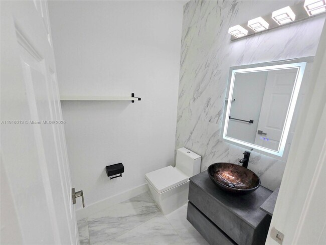 Building Photo - 7848 NW 108th Ct