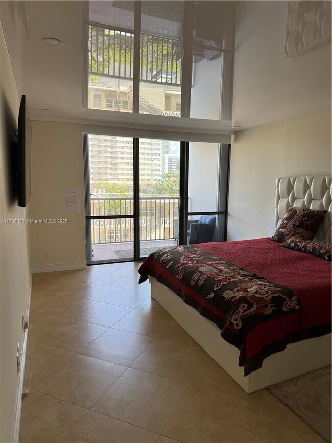 Building Photo - 2017 S Ocean Dr