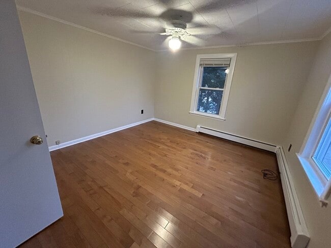 Building Photo - 16 E Walnut St