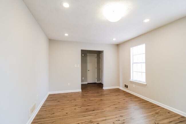 Building Photo - 110 Lupine Ct