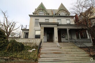 Building Photo - 1427 N Front St