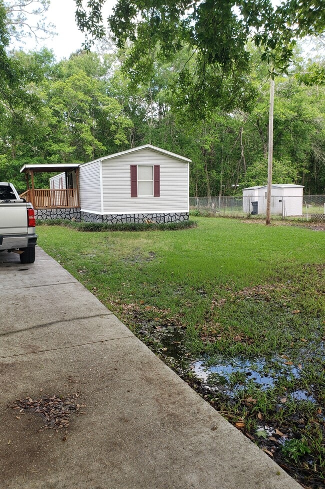 Building Photo - 7310 Pineview Dr