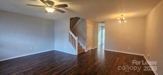 Building Photo - 6807 Juniper Tree St