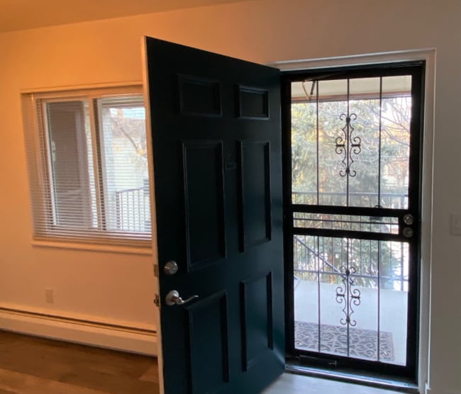 Building Photo - 2225 S Jasmine St