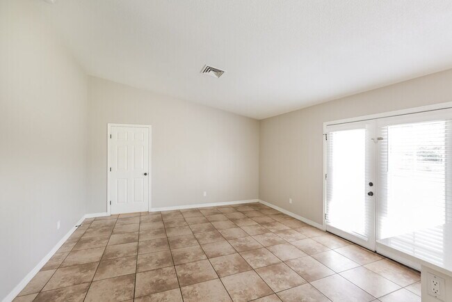 Building Photo - 1419 N Rowen