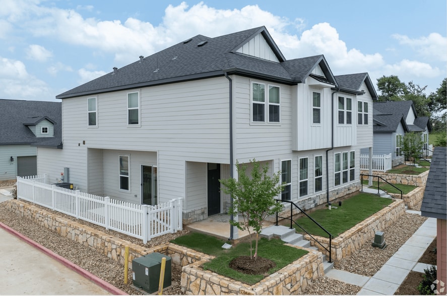 Building Photo - Canvas on Founders Hill