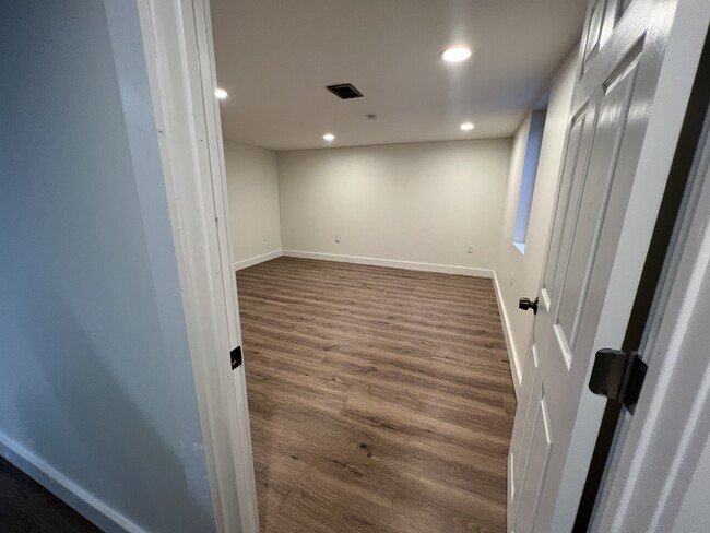 Building Photo - 517 Beckman St