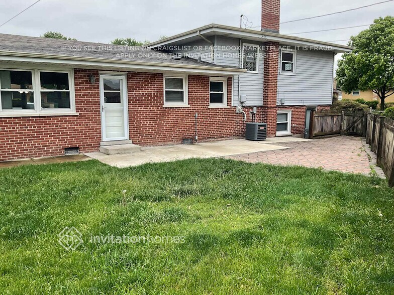 Building Photo - 4628 W 101st St