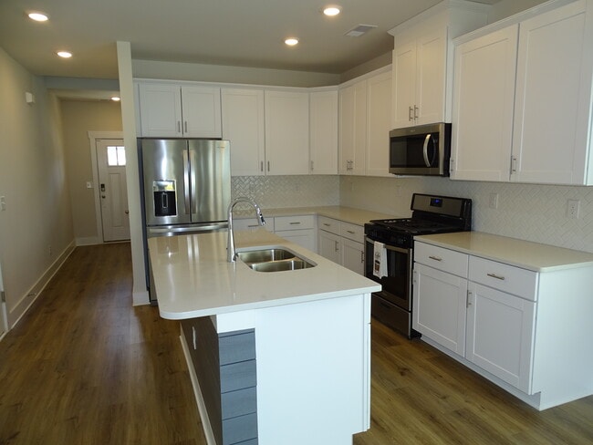 Building Photo - 146 Bromes Wy