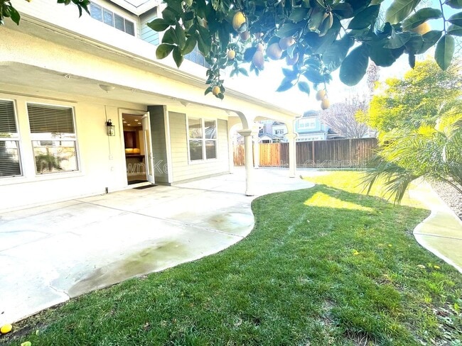 Building Photo - 2287 Lighthouse Cir
