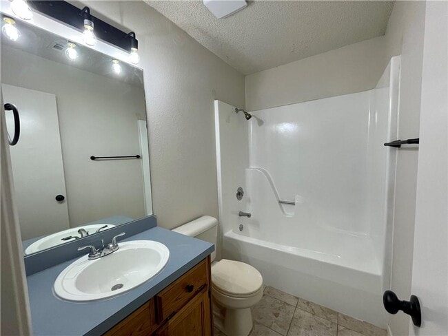 Building Photo - 947 Merry Ln