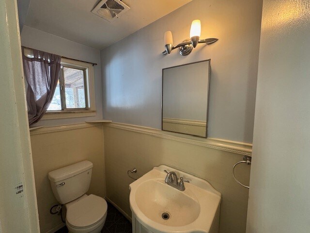 Building Photo - 812 Dickinson Dr