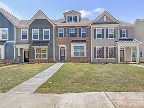 Building Photo - 15741 Country House St
