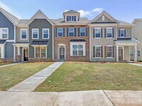 Building Photo - 15741 Country House St