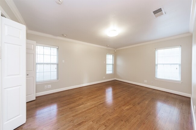 Building Photo - 3023 Conway St