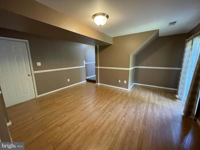 Building Photo - 565 Tuliptree Square NE