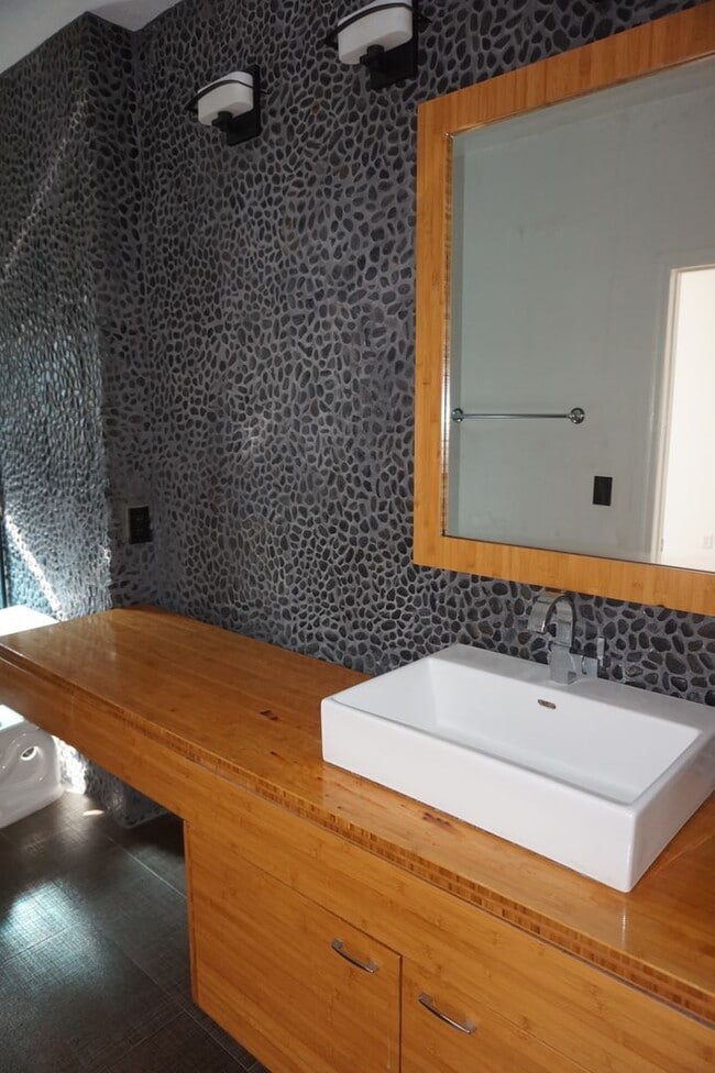 Building Photo - Beautifully Upgraded 2/2 in Residences at Sabal Point