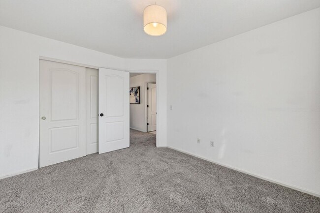 Building Photo - Updated 4bed in Parker!