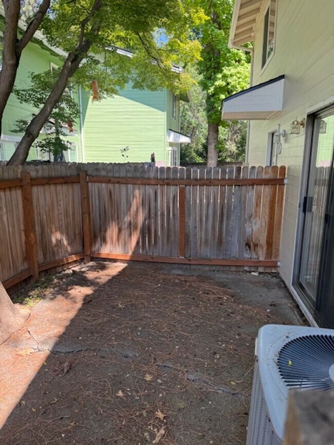 Building Photo - 2 BEDROOM TOWNHOME IN PHOENIX