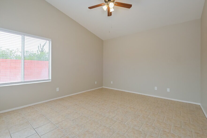 Building Photo - 10030 E English Woods Rd