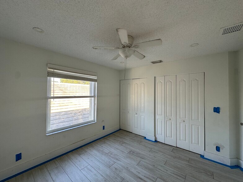 Building Photo - 124 Canterbury Plz