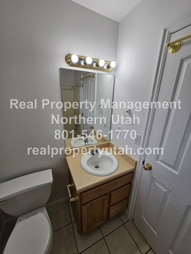 Building Photo - 3 Bedroom Home in Clearfield Available