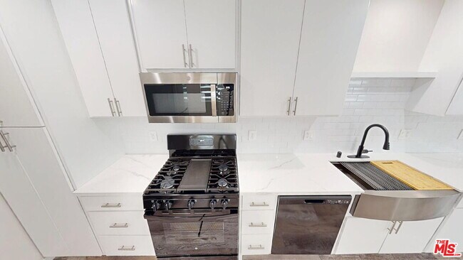 Building Photo - 2811 W 46th St