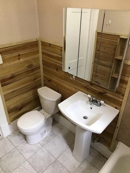 Building Photo - 609 N 15th St